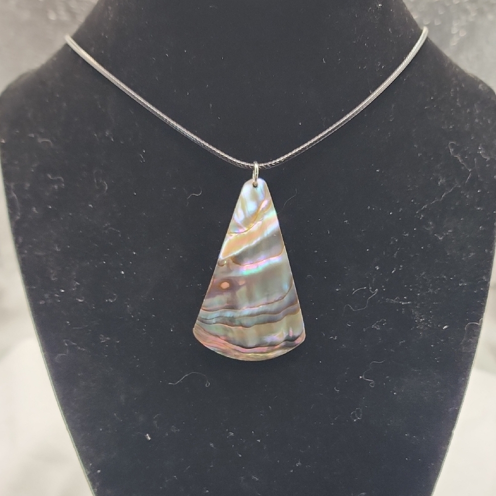 Elegant Abalone Shell Pendant Necklace
